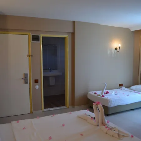 度假村 卡里弗酒店 3*